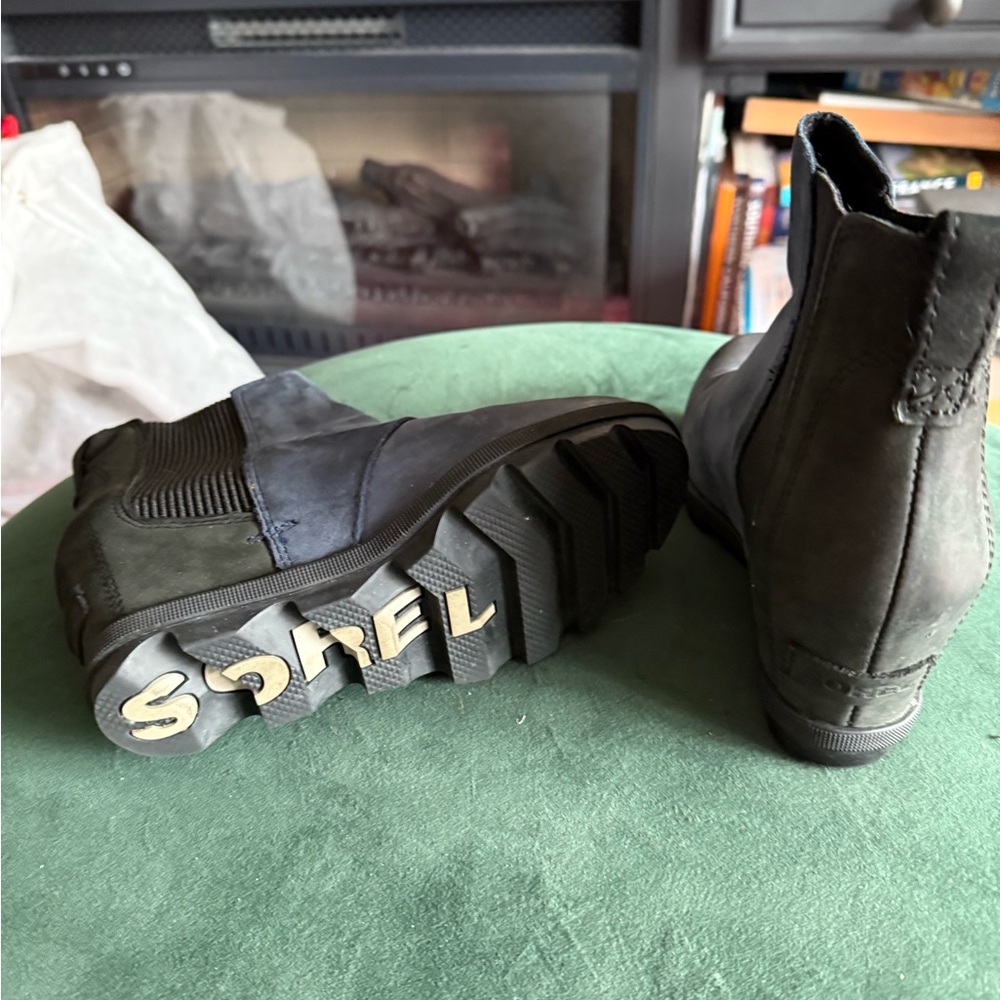Sorel Black Boots Sleek Durable Design